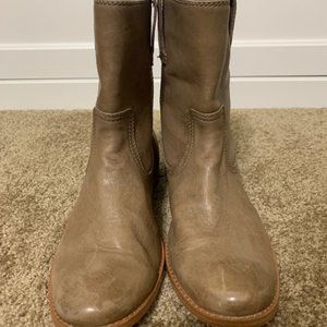 FRYE Anna Shortie Leather Boot - Tan